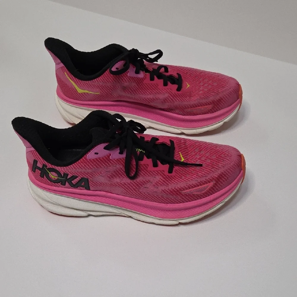 Hoka Clifton 9  Strawberry Raspberry Athletic Shoes Size 10.5 - Picture 3 of 7